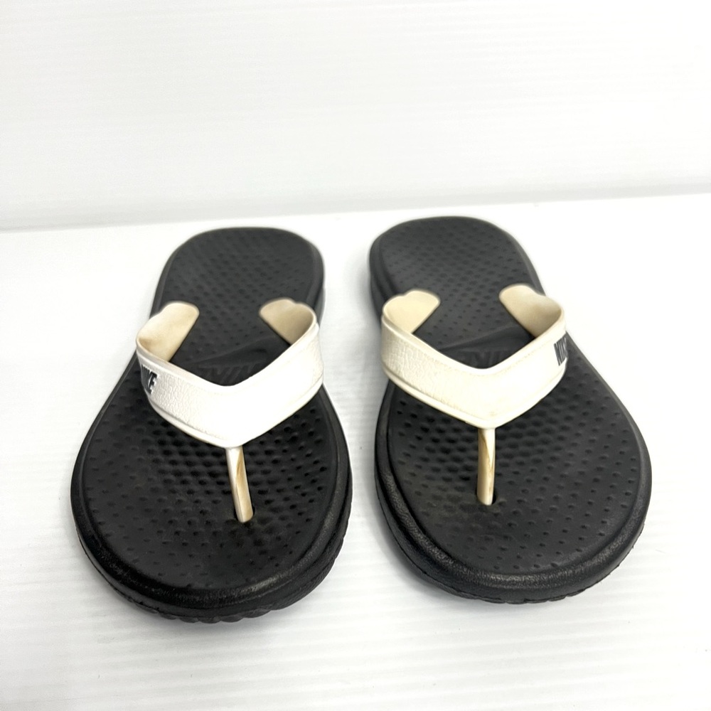 Nike men’s flip flops - Size 9M black/white